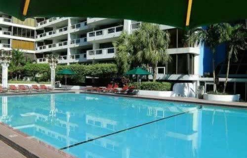 doubletree-hilton-grand-hotel-biscayne-bay-pool