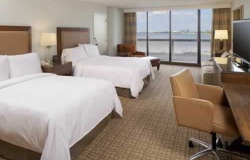 doubletree-hilton-grand-hotel-biscayne-bay-water-view-bedroom